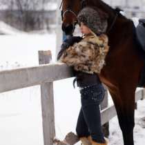 Прогулки верхом на лошадях по лесу, в Москве