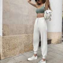 Белые штаны, в Москве