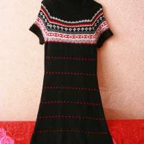 Платье черное с орнаментом на груди и подоле. Трикотаж, в Кимре