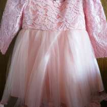 Кружевное нарядное платье персикового цвета (на 19-24мес), в г.Брест