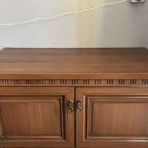 Тумба под телевизор, вместительная, в Иркутске