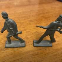 Фигурки солдата и моряка, в Москве