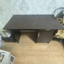 Почти все новое. Стол-2500, шкаф-сервант-2500. Возможен торг, в Санкт-Петербурге