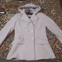 Продам пальто 42 размер, в Красноярске