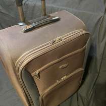 Дорожный чемодан на колесах, в Санкт-Петербурге