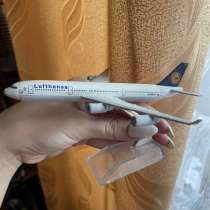 Модель самолета авиакомпании Lufthansa, в Санкт-Петербурге