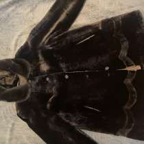 Шуба мутоновая с норковым капюшоном, в Новосибирске