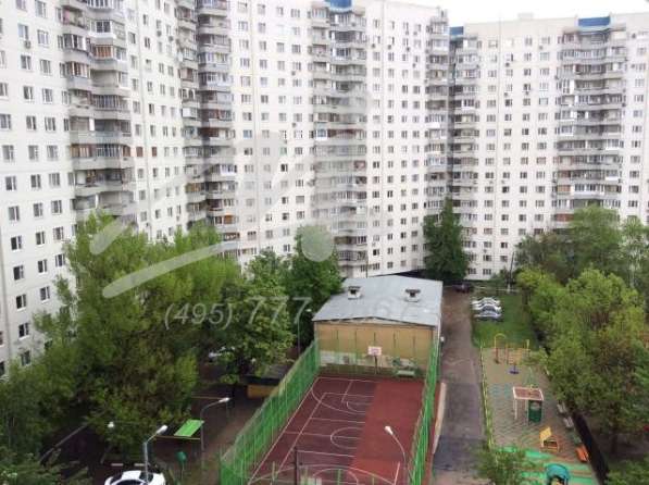 Продам двухкомнатную квартиру в Москве. Жилая площадь 54 кв.м. Дом панельный. Есть балкон. в Москве