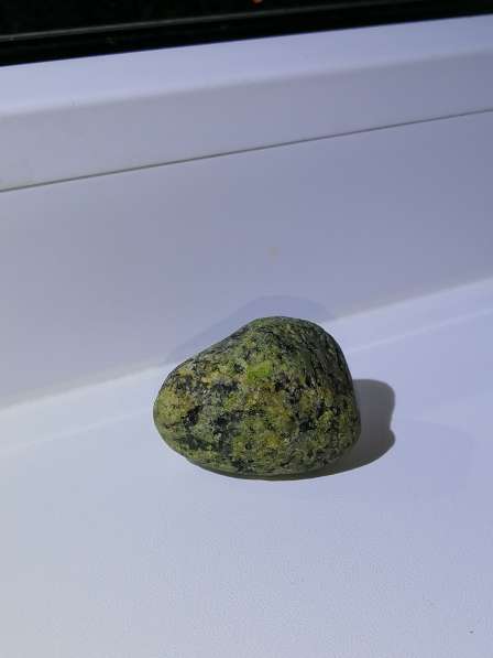 Вековой натуральный природный камень. Северное сияние в Мурманске
