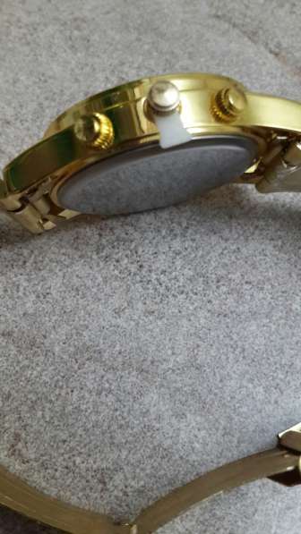 Продам наручные кварцевые часы унисекс бренд Geneva в Калининграде