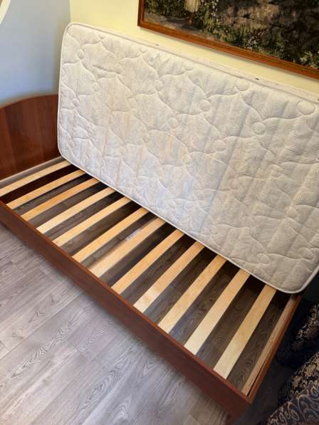 Кровать с матрасом