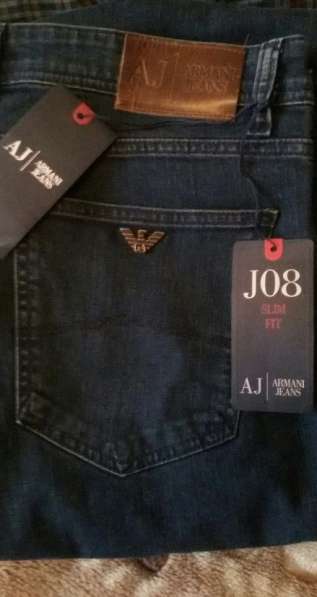 Джинсы Armani