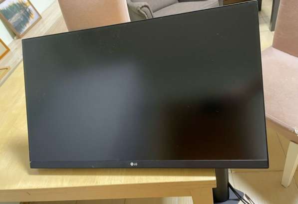 Монитор LG 27UN880-B