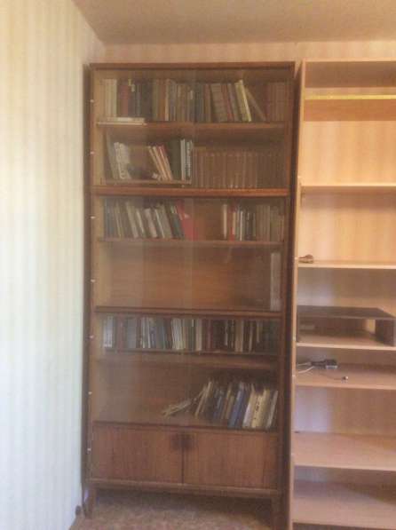 Книжный шкаф дерево старый с антресолью в Москве
