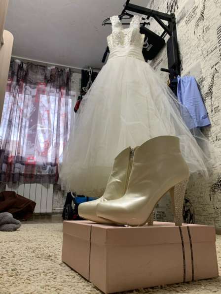 Свадебное платье и сапожки в Каменске-Уральском фото 6