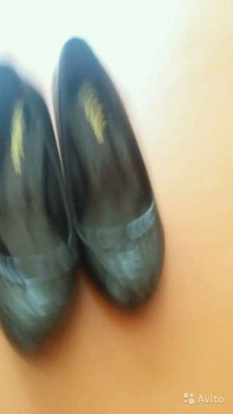 Туфли черные под крокодиловую кожу в Воронеже