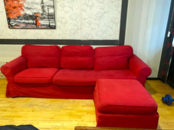 Большой угловой красный диван из ИКЕА в Москве