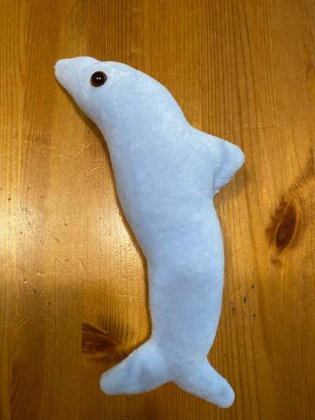 Дельфин игрушка