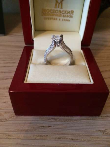 Потрясающее кольцо с бриллиантами в Москве фото 3