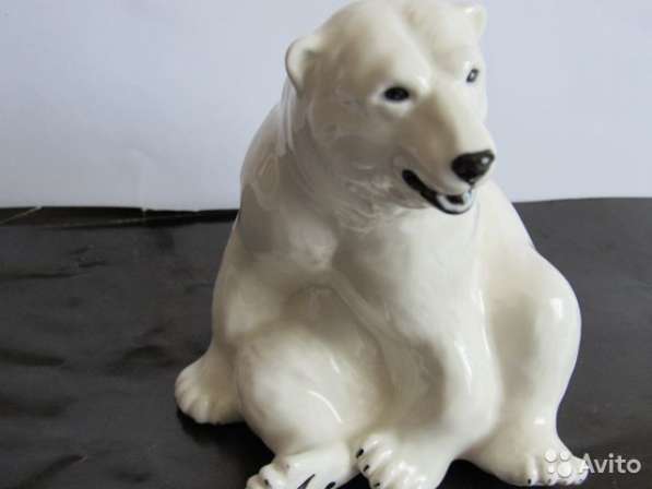 Медведь белый статуэтка фарфор новая