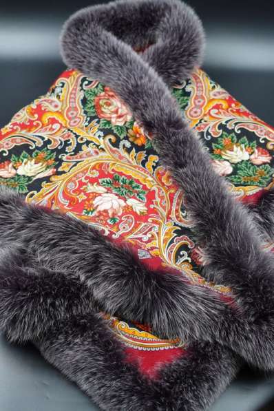Павловопосадский платок с натуральным мехом песца в Санкт-Петербурге фото 6