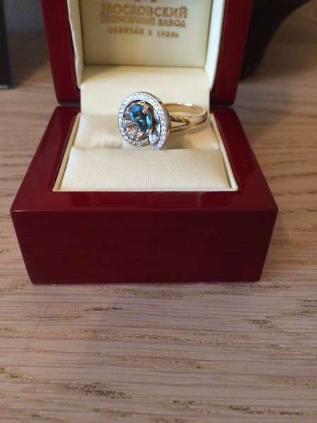 Роскошное кольцо с натуральным топазом и бриллиантами в Москве фото 4