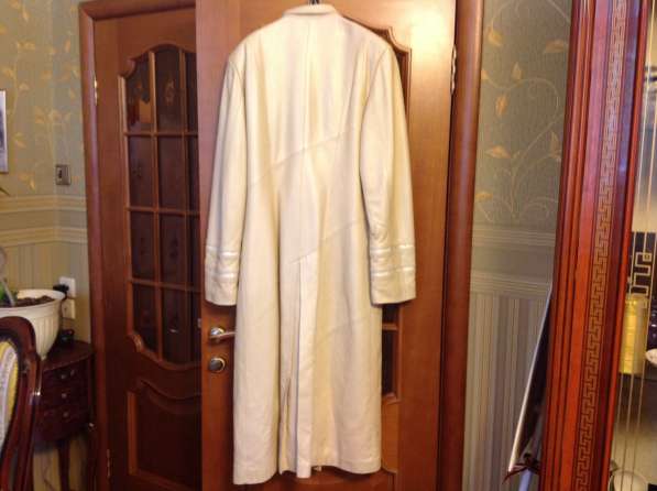 Кожаное пальто, молочного цвета, длинное, 48 размер в Москве