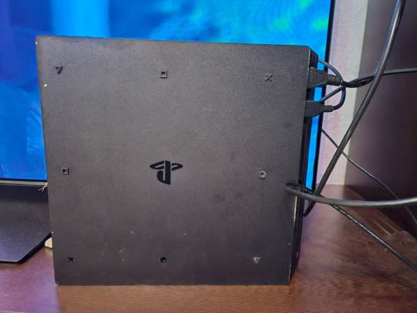 Sony Playstation 4 pro 1tb + 2 контроллера в Москве