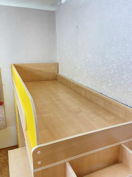 Кровать-чердак со шкафом и столом в Самаре