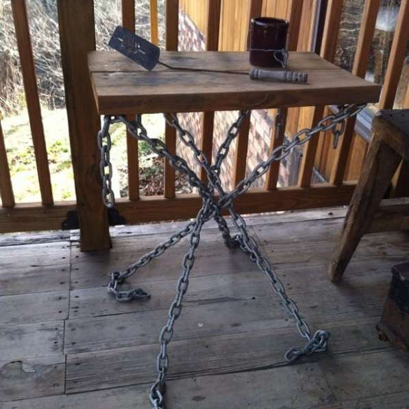 Стол на цепях без опоры левитирующий фото