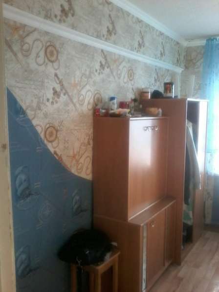 Продается трехкомнатная квартира в городе Шахтинске в фото 4