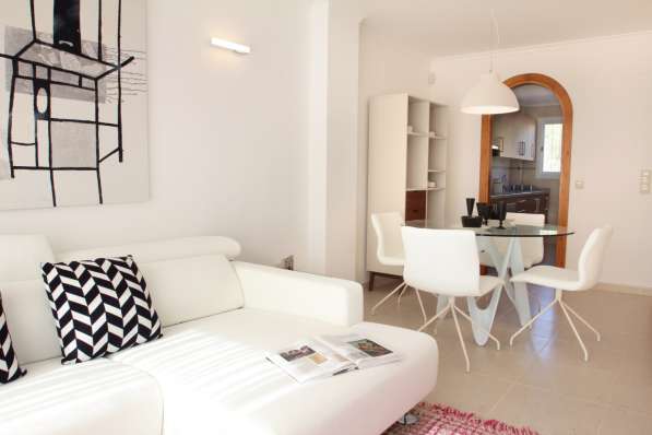 Новые апартаменты в комплексе с бассейном в Кумбре дель Соль в фото 15
