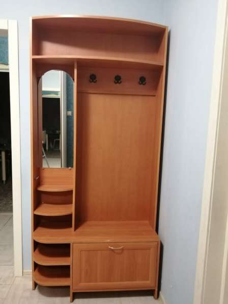 Продам шкаф-вешалка в прихожую в хорошем состоянии 1500р в Новосибирске