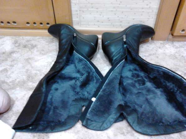 Продам зимние кожаные сапоги женские черные в Пензе