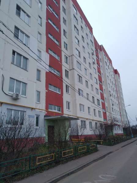 Продам трехкомнатную квартиру в Орехово-Зуево.Жилая площадь 65 кв.м.Дом панельный.Есть Балкон.