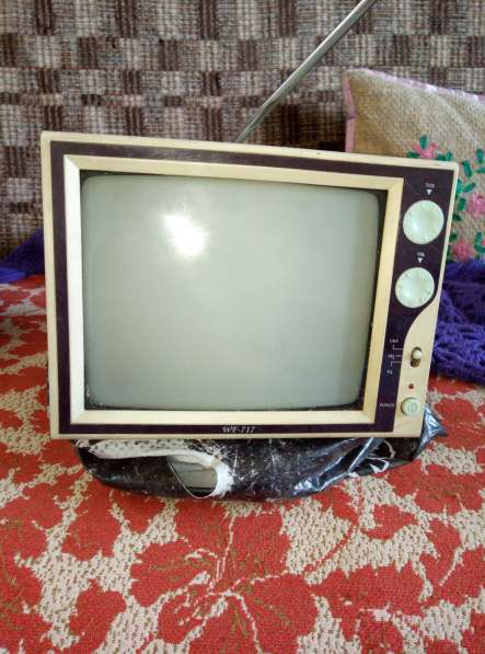 Небольшой телевизор., может быть использован на даче,на отды