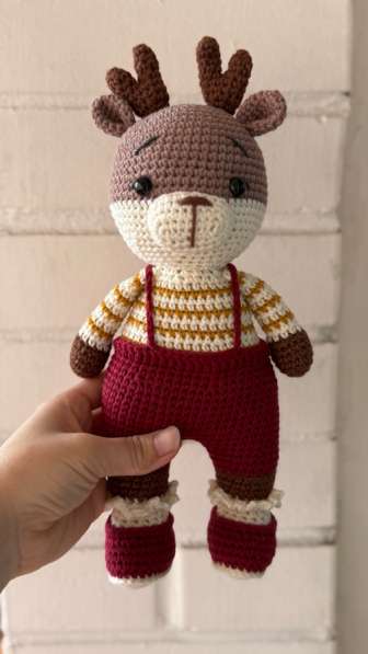 Вязаная игрушка Олень