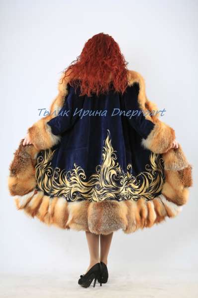 Пальто "Зимняя сказка"из синей замши с мехом лисы в фото 4