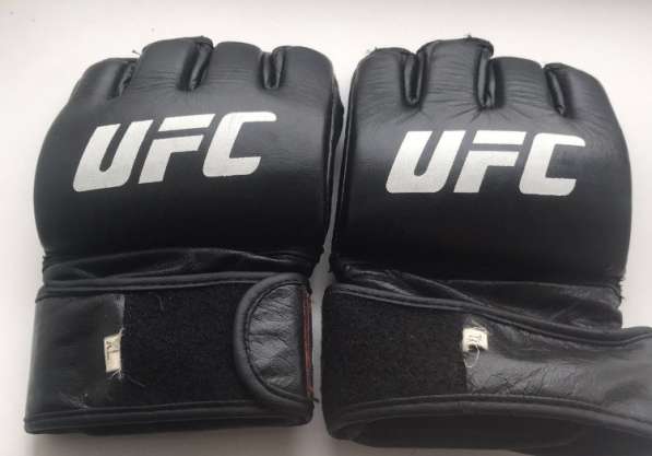 Спортивные перчатки UFC