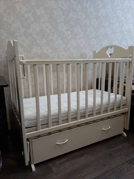 Кроватка детская Виолетта-6 с маятником, матрасом в Вельске