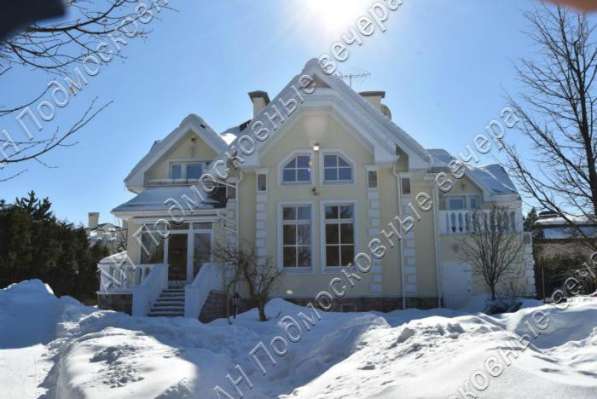 Продам коттедж в Москва.Жилая площадь 350 кв.м.Есть Электричество, Газ.