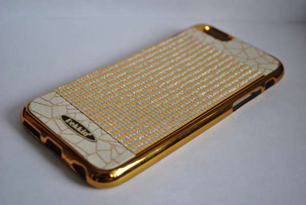 Чехол - бампер для IPhone 6 фирмы Dekkin в золотом цвете