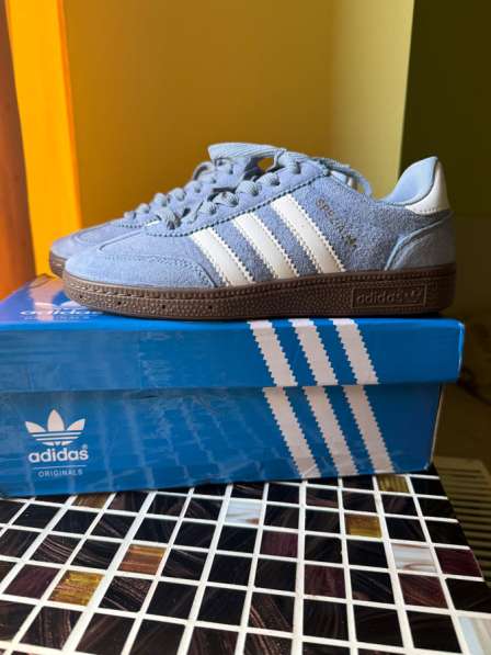 Кроссовки adidas spezial