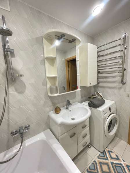 Уютная двухкомнатная квартира на сутки в фото 5