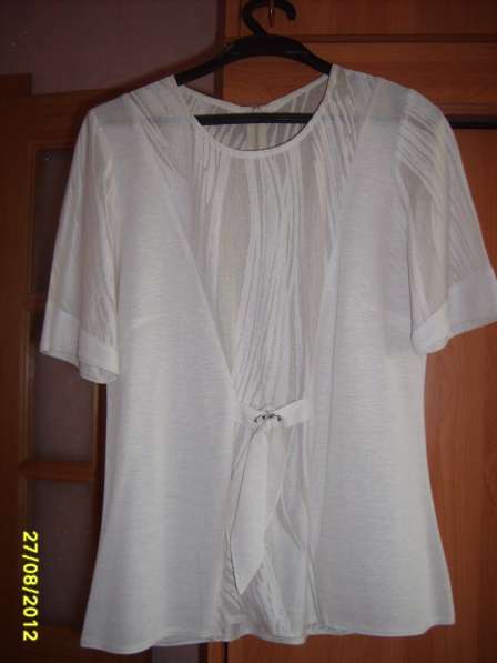 Продаются блузка женская р. 46-48 в Оренбурге