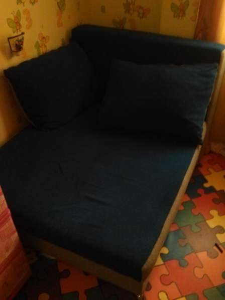 Продаётся синий диван в отличном состоянии
