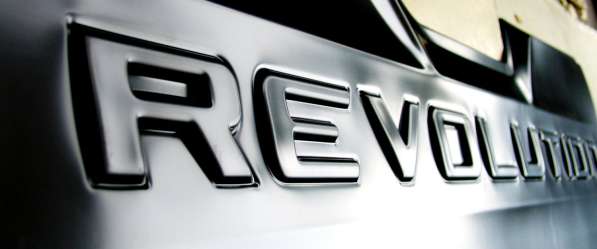 Накладка на задний борт Revolution для Toyota Hilux Revo 15 в фото 3