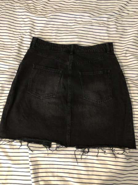 Чёрная джинсовая юбка в 