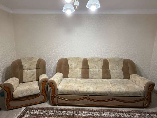 Диван раскладной с двумя креслами