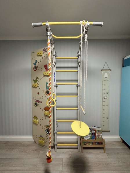 Шведская стенка со скалодромом